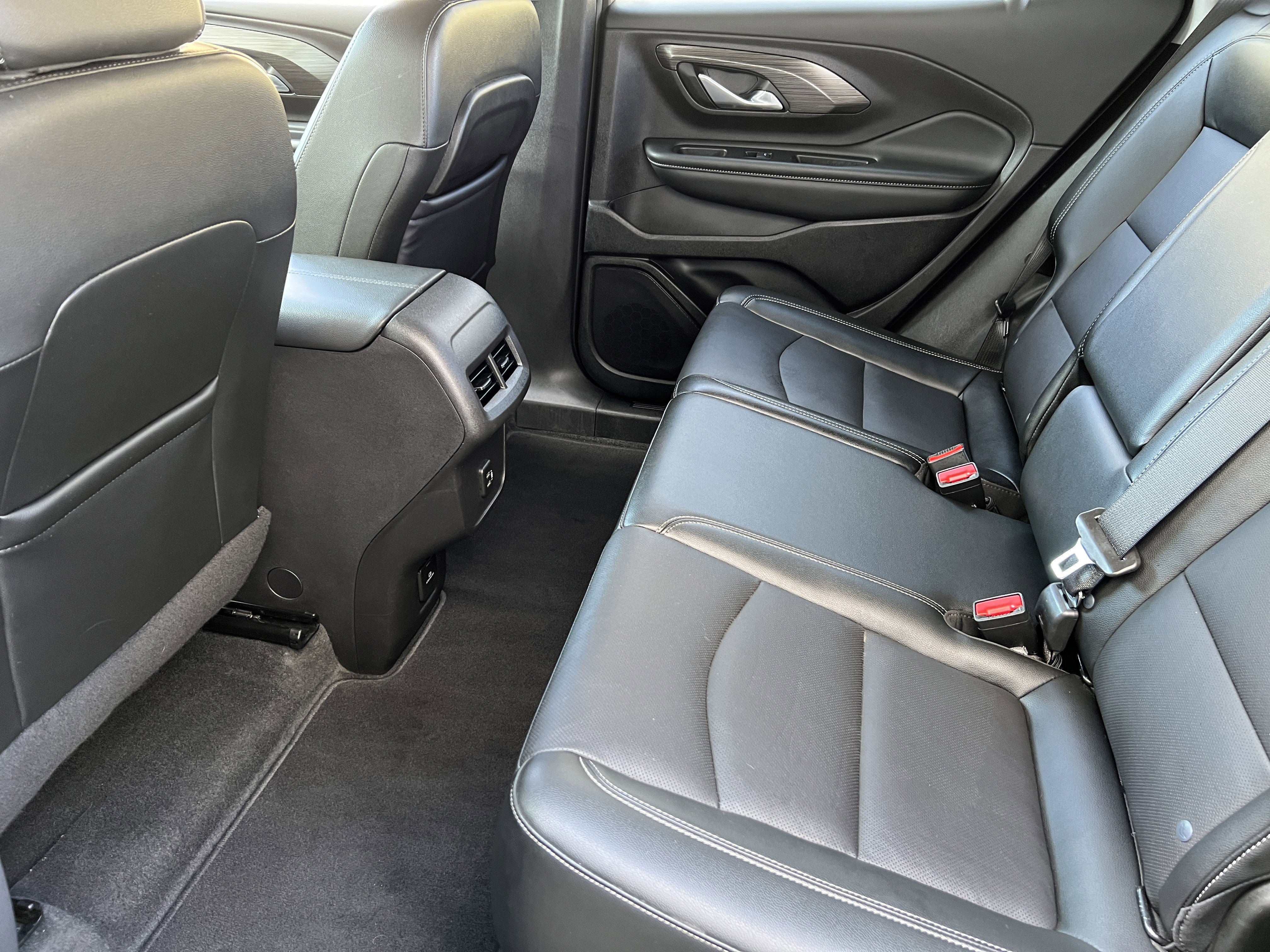 Used 2024 GMC Terrain SLT image 15