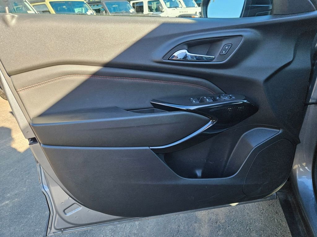 Used 2024 Chevrolet Trax RS w/ Sunroof Package image 11