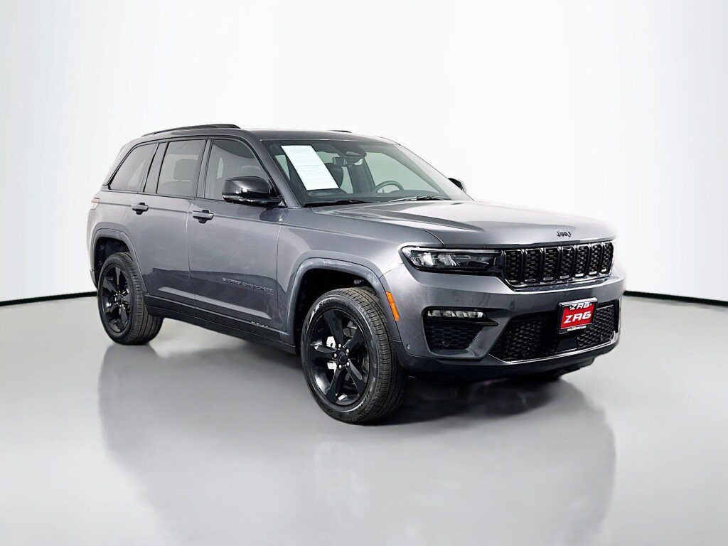 Used 2025 Jeep Grand Cherokee Limited w/ Luxury Tech Group II RWD image 7