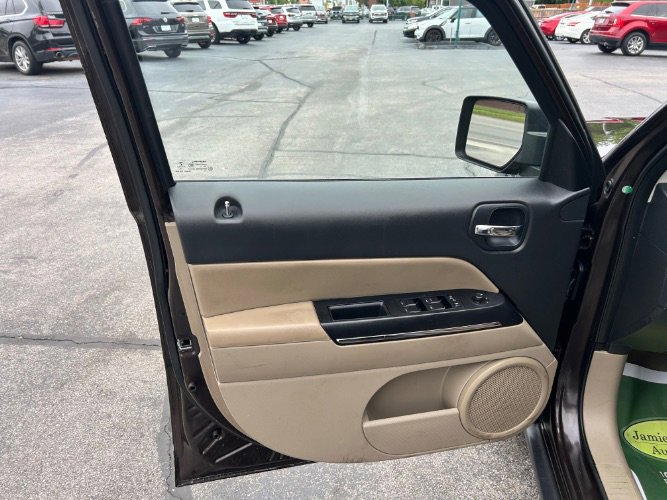 Used 2014 Jeep Patriot Limited w/ Sun/Sound Group FWD image 15