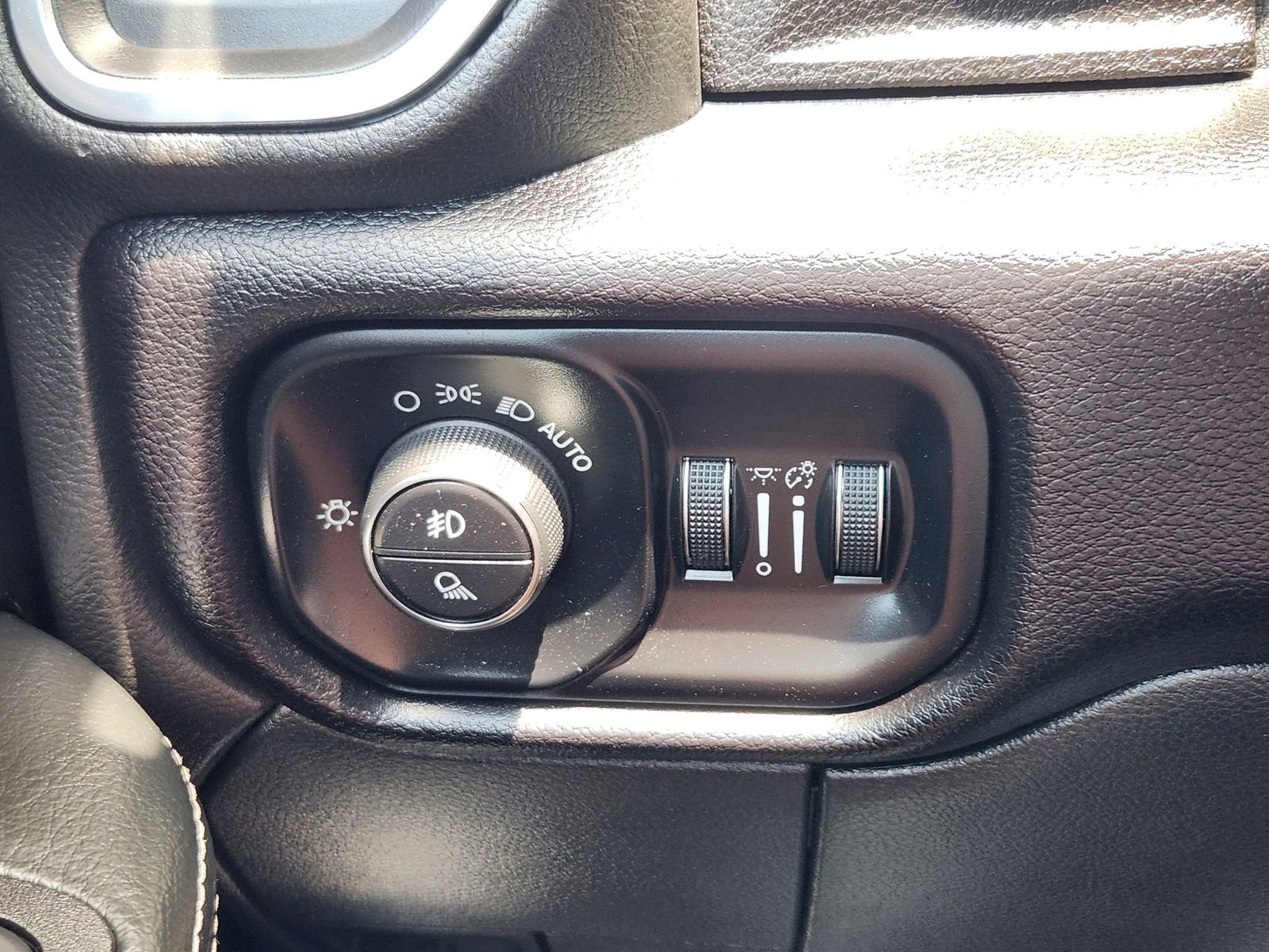 Used 2025 RAM 3500 Laramie w/ Night Edition image 27