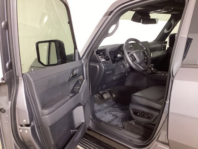 Used 2024 Lexus GX 550 w/ Accessory Package (Z1) AWD/4WD image 9