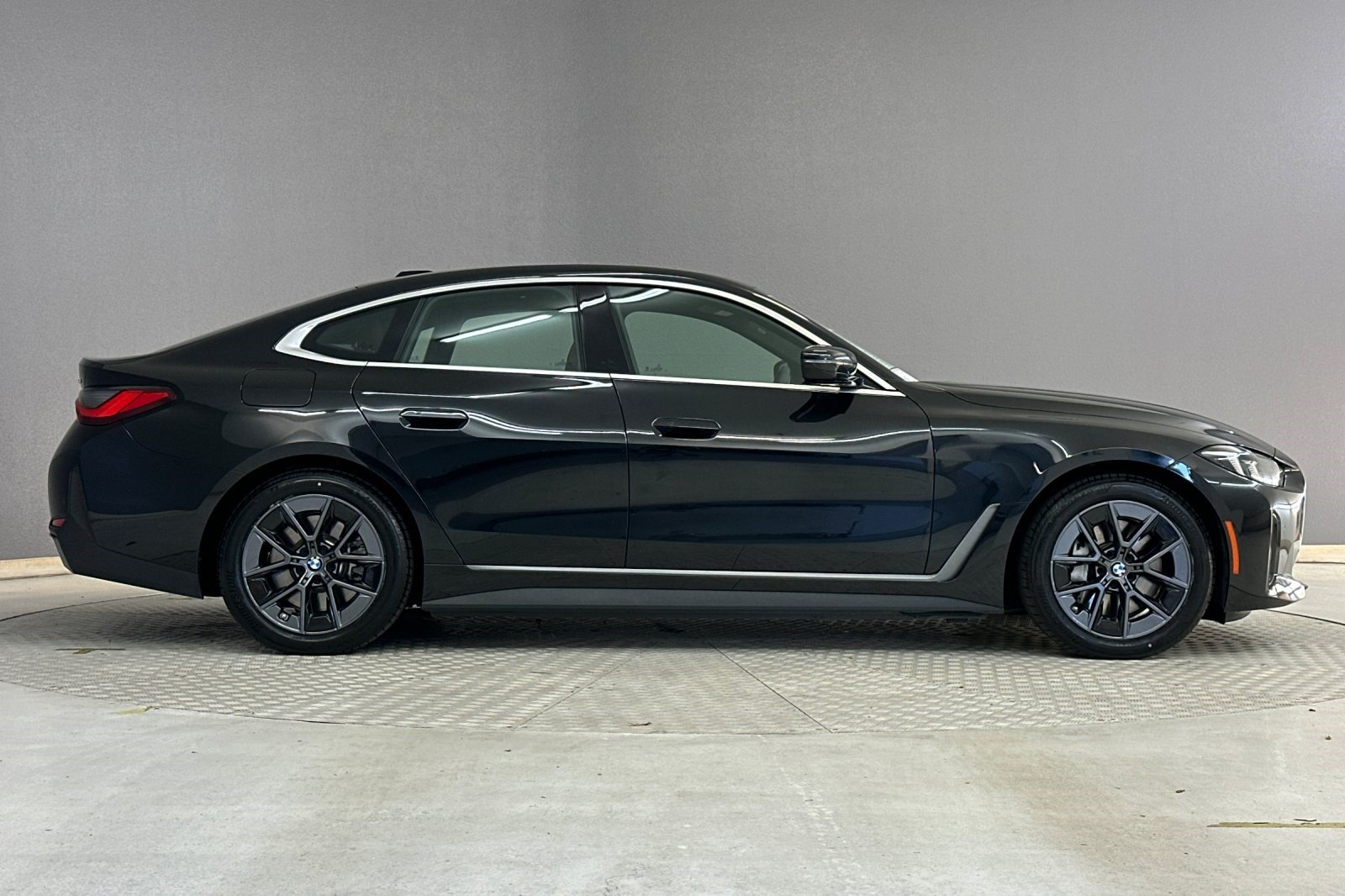 Used 2025 BMW i4 eDrive40 RWD image 7