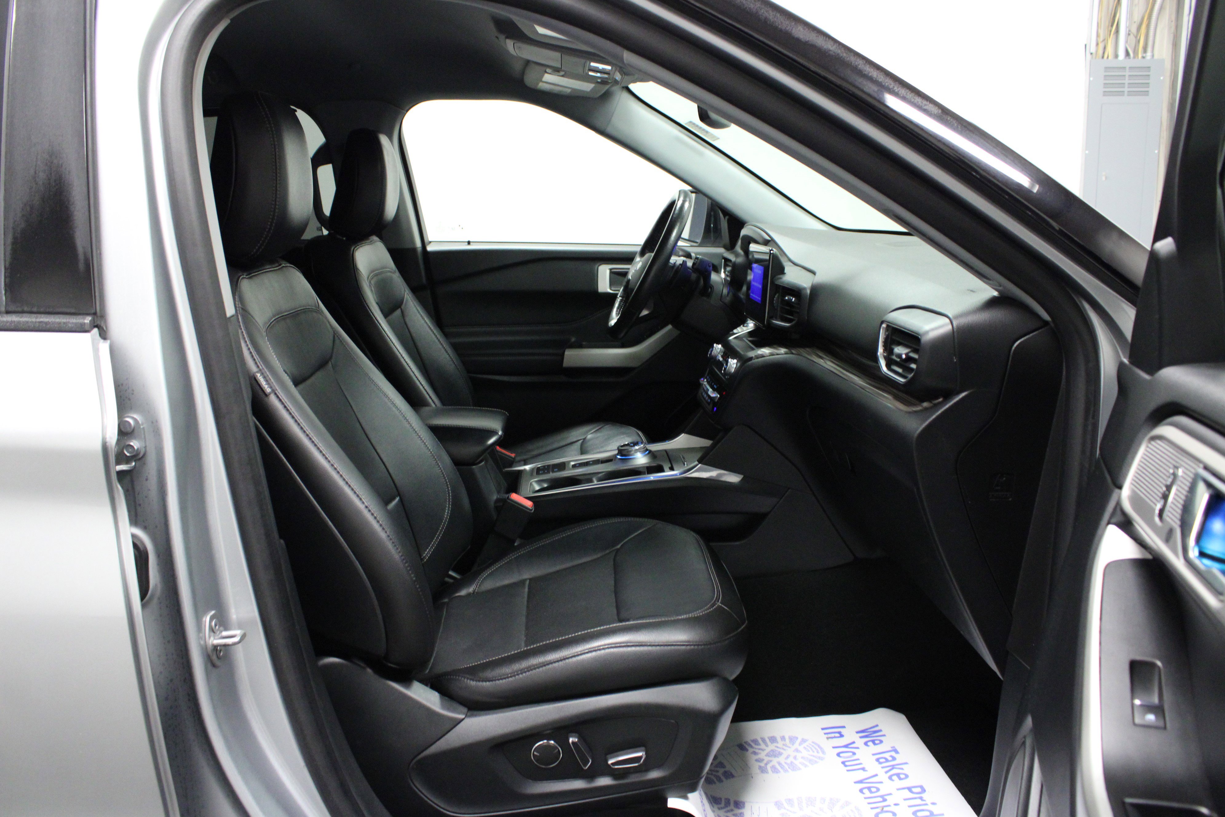 Used 2020 Ford Explorer Limited w/ Hybrid Equipment Group 310A image 17