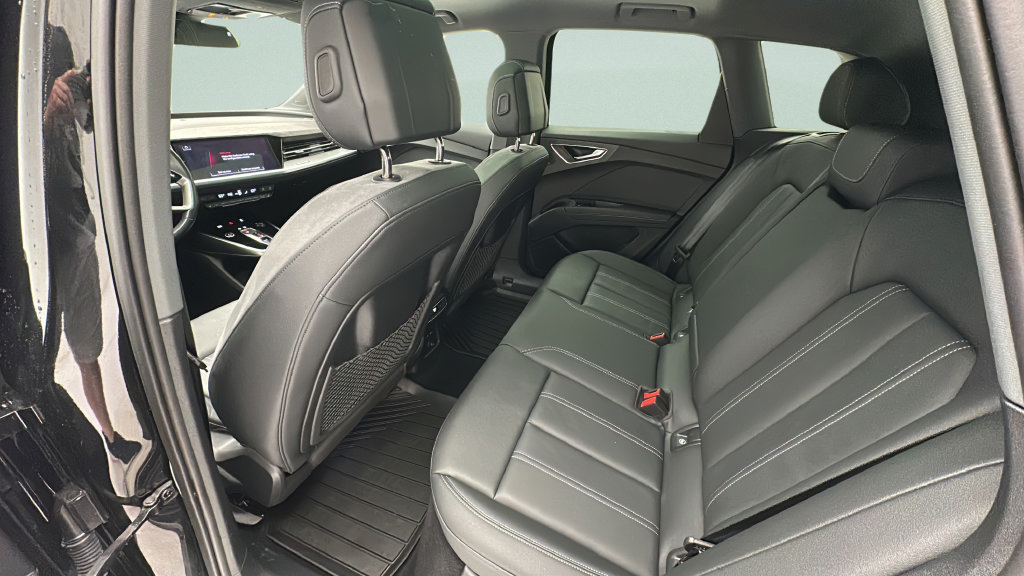 Used 2023 Audi Q4 e-tron Premium Plus w/ Premium Plus AWD/4WD image 9