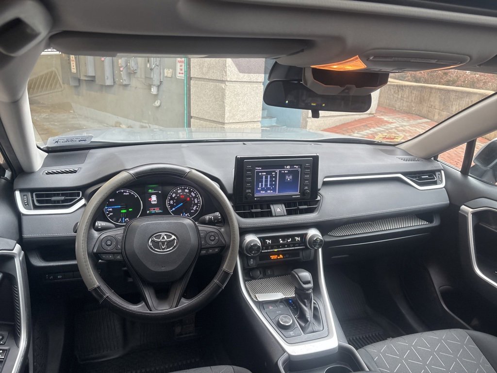 Used 2020 Toyota RAV4 XLE image 8