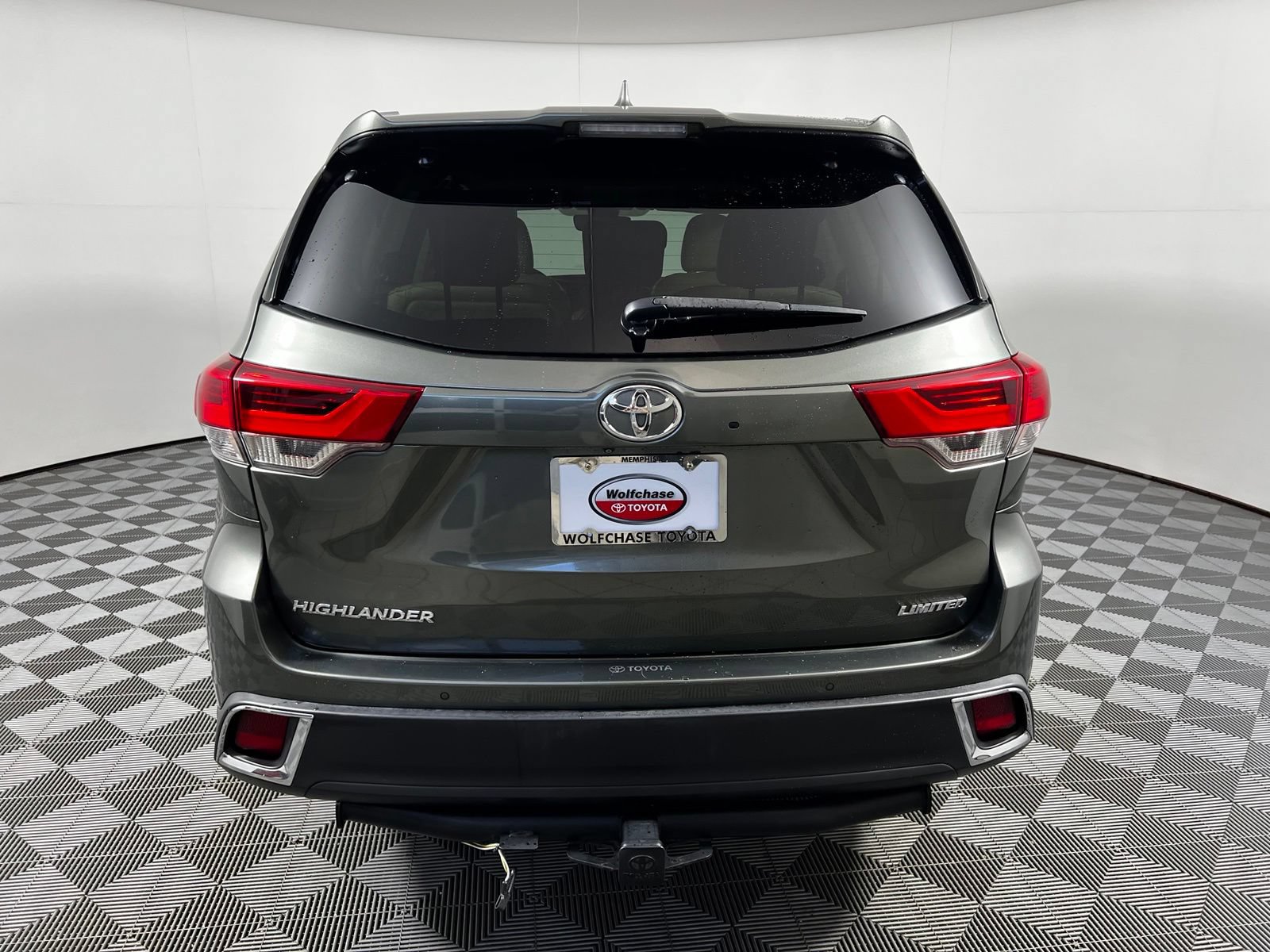 Certified 2017 Toyota Highlander Limited FWD image 6