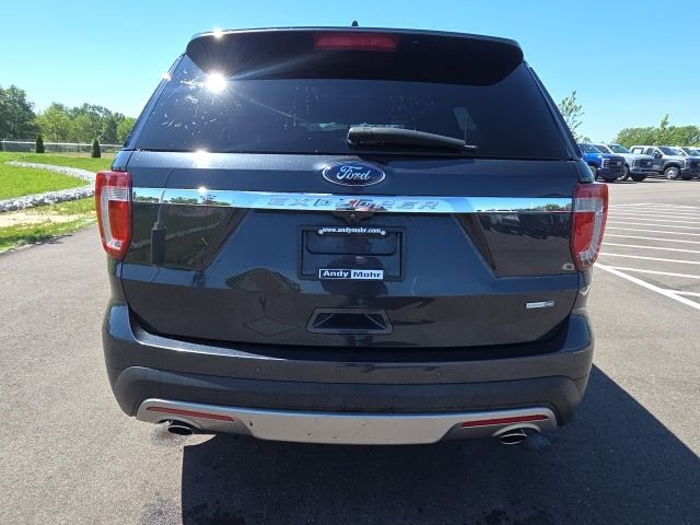 Used 2017 Ford Explorer XLT w/ Equipment Group 202A AWD/4WD image 9