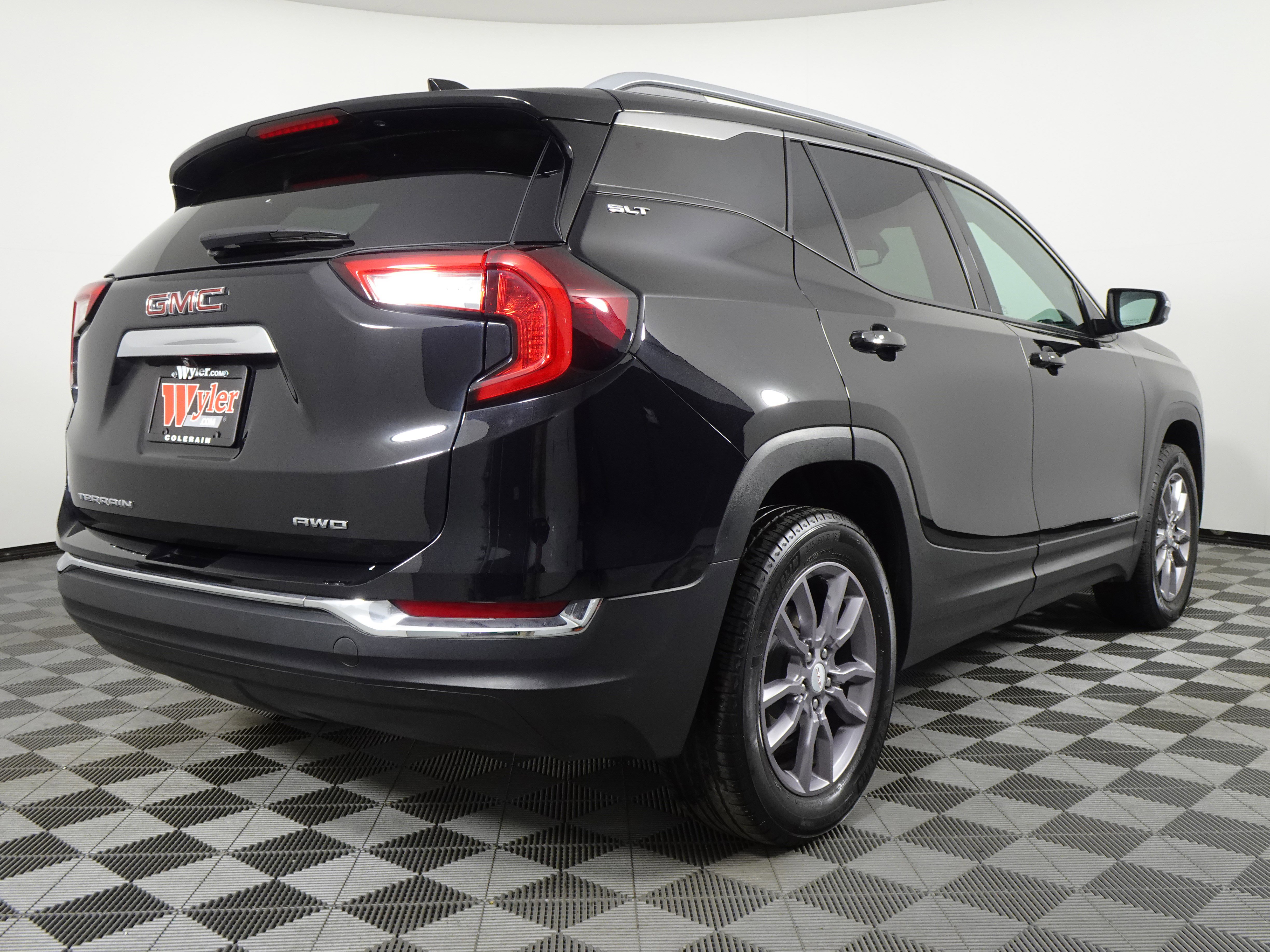 Used 2023 GMC Terrain SLT w/ LPO, Floor Liner Package image 41