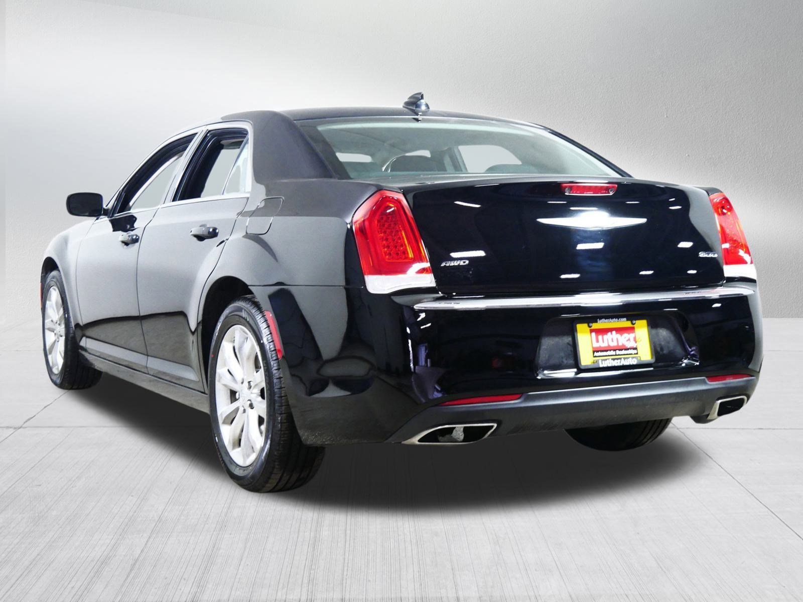Used 2022 Chrysler 300 Touring image 5