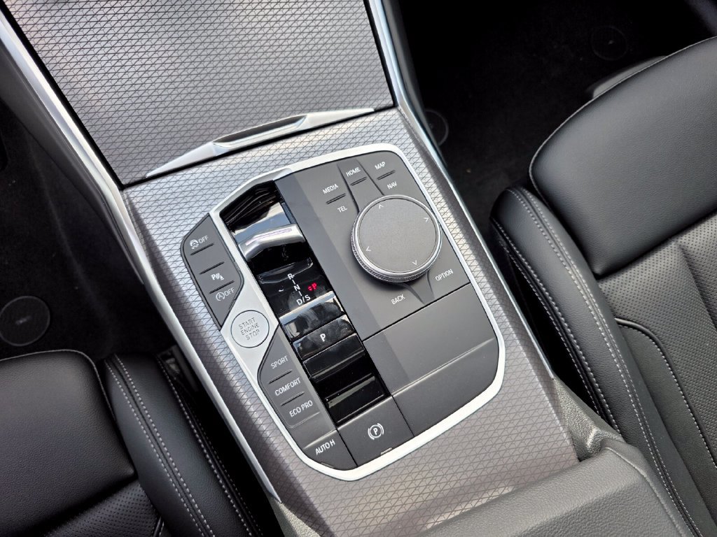 New 2026 BMW 330i Sedan w/ M Sport Package RWD image 15