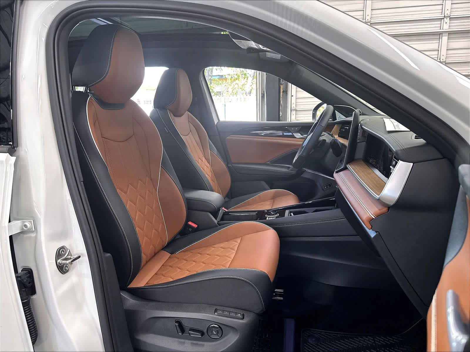 New 2026 Volkswagen Tiguan SEL R-Line AWD/4WD image 11