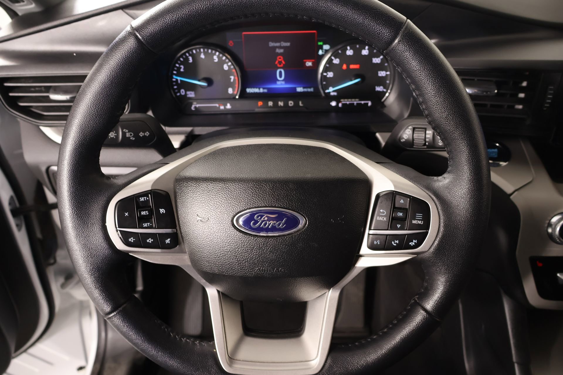 Used 2023 Ford Explorer XLT image 3