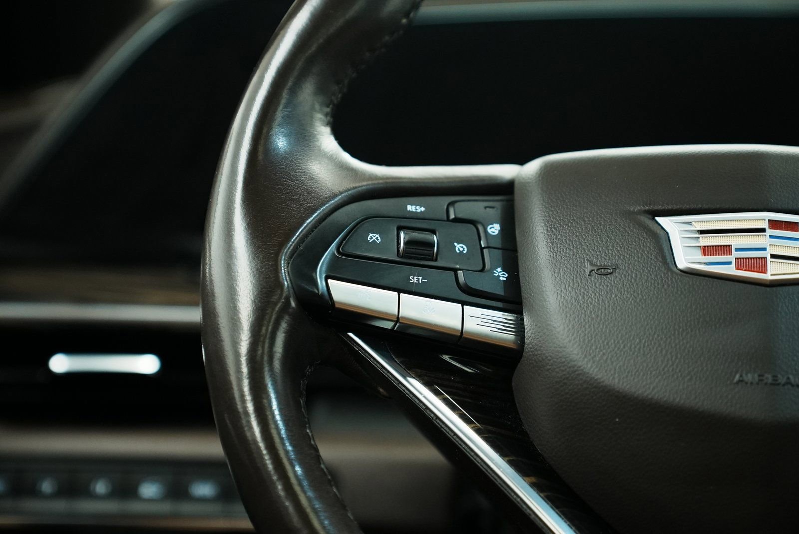 Used 2021 Cadillac Escalade ESV Premium Luxury image 25