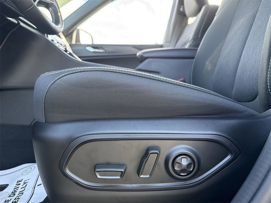 New 2025 Jeep Grand Cherokee Laredo X w/ Luxury Tech Group I image 12