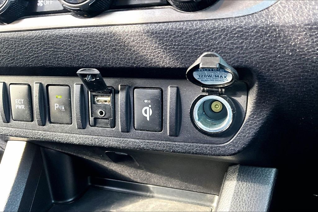 Used 2017 Toyota Tacoma Limited w/ Tow Package AWD/4WD image 35