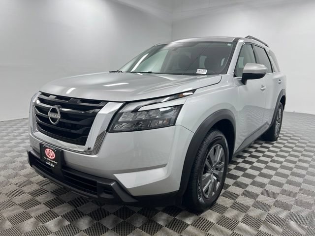 Used 2025 Nissan Pathfinder SV AWD/4WD image 2