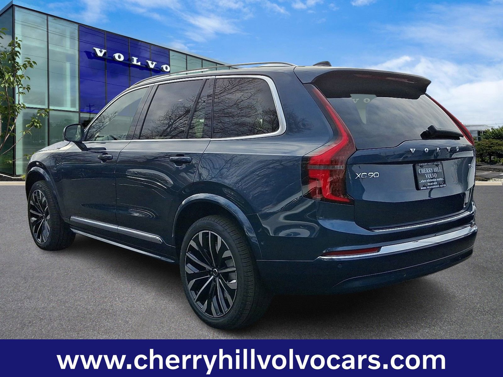 New 2026 Volvo XC90 T8 Ultra w/ Protection Package Premier image 3