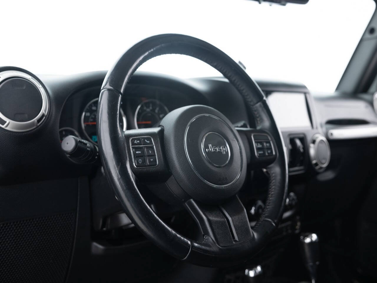 Used 2017 Jeep Wrangler Unlimited Sahara w/ Connectivity Group AWD/4WD image 23