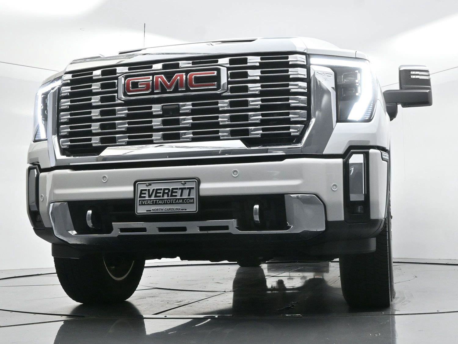 Used 2025 GMC Sierra 2500 Denali w/ Denali Reserve Package AWD/4WD image 43