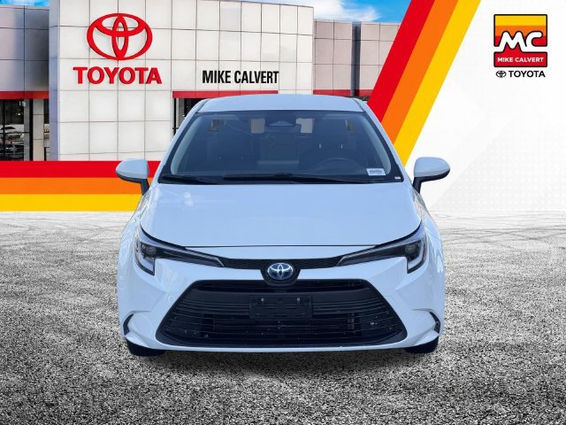 Used 2025 Toyota Corolla LE FWD image 2
