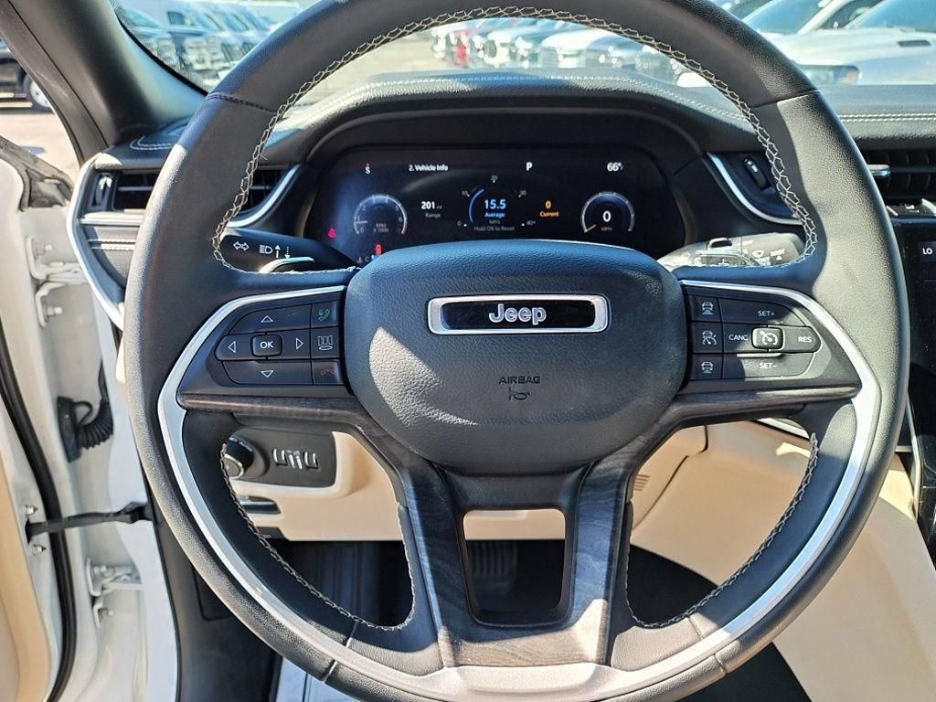 Used 2023 Jeep Grand Cherokee L Limited AWD/4WD image 20