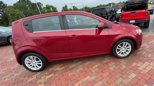 Used 2016 Chevrolet Sonic LT w/ Fun and Sun Package FWD image 2