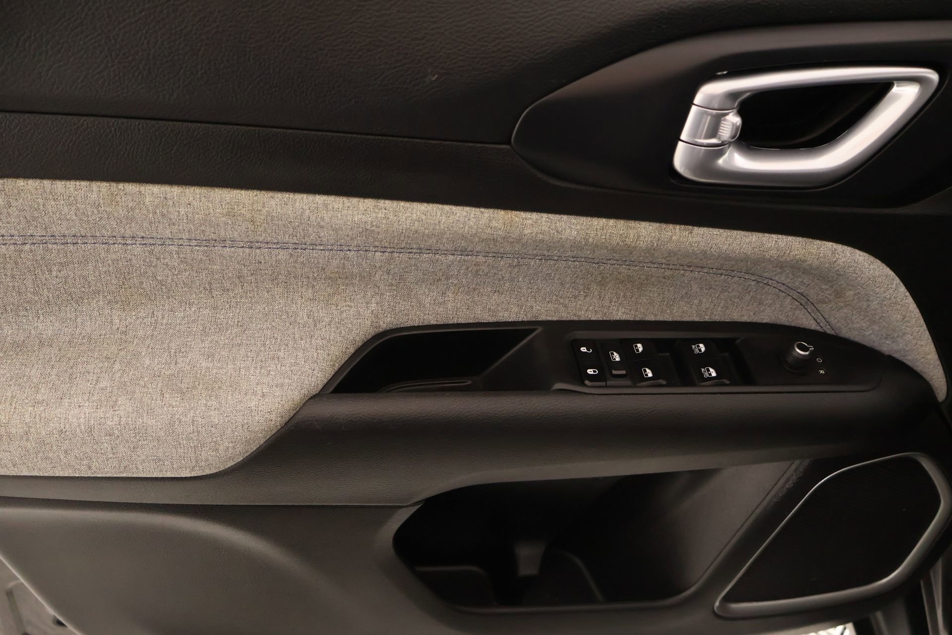 Used 2023 Jeep Compass Sport image 13