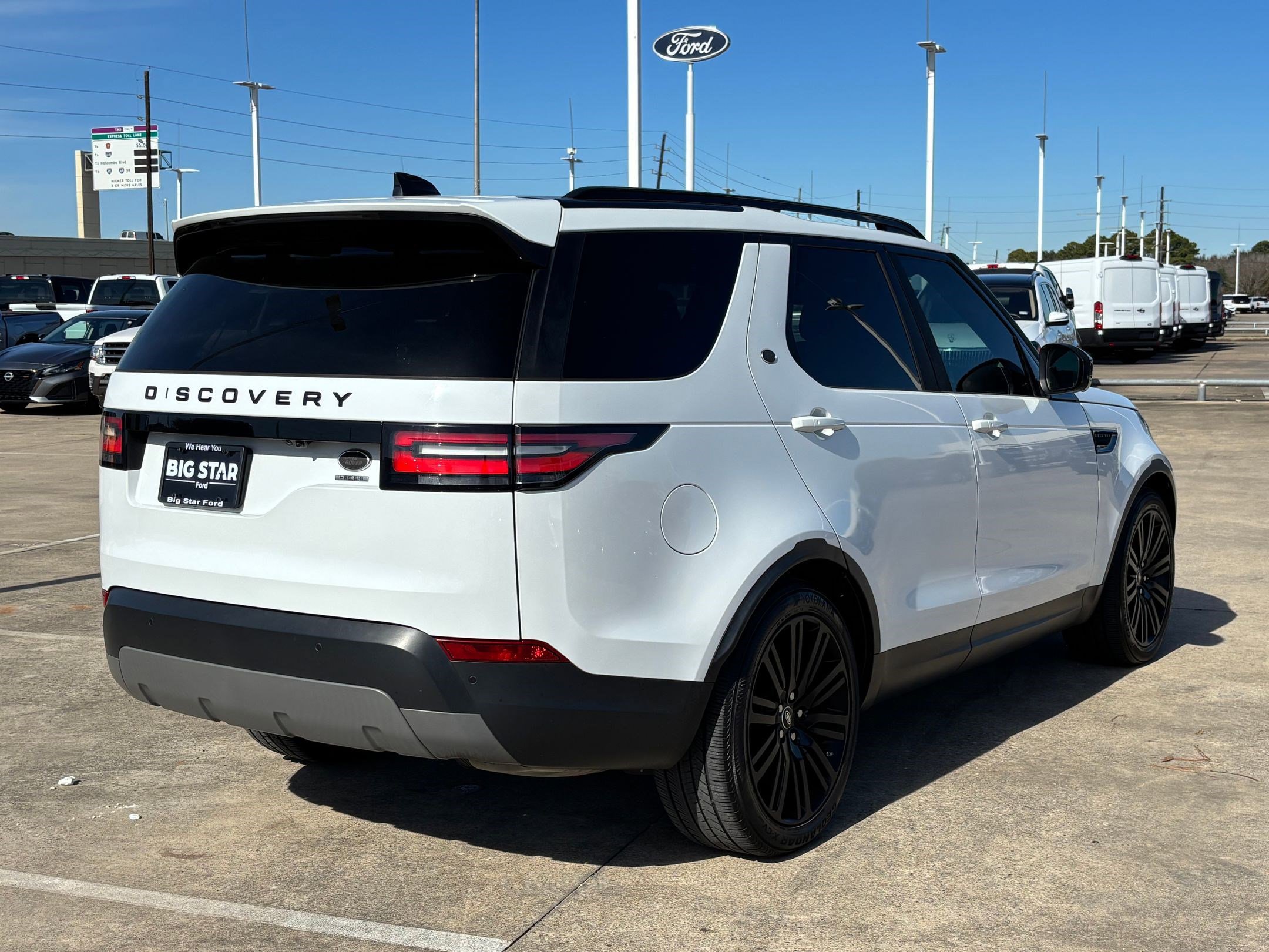 Used 2017 Land Rover Discovery HSE image 3