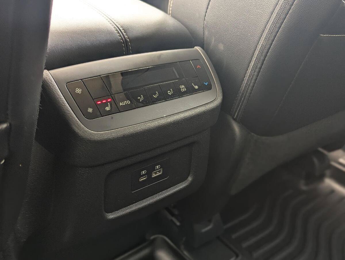 Used 2023 Nissan Pathfinder SL w/ SL Premium Package AWD/4WD image 30