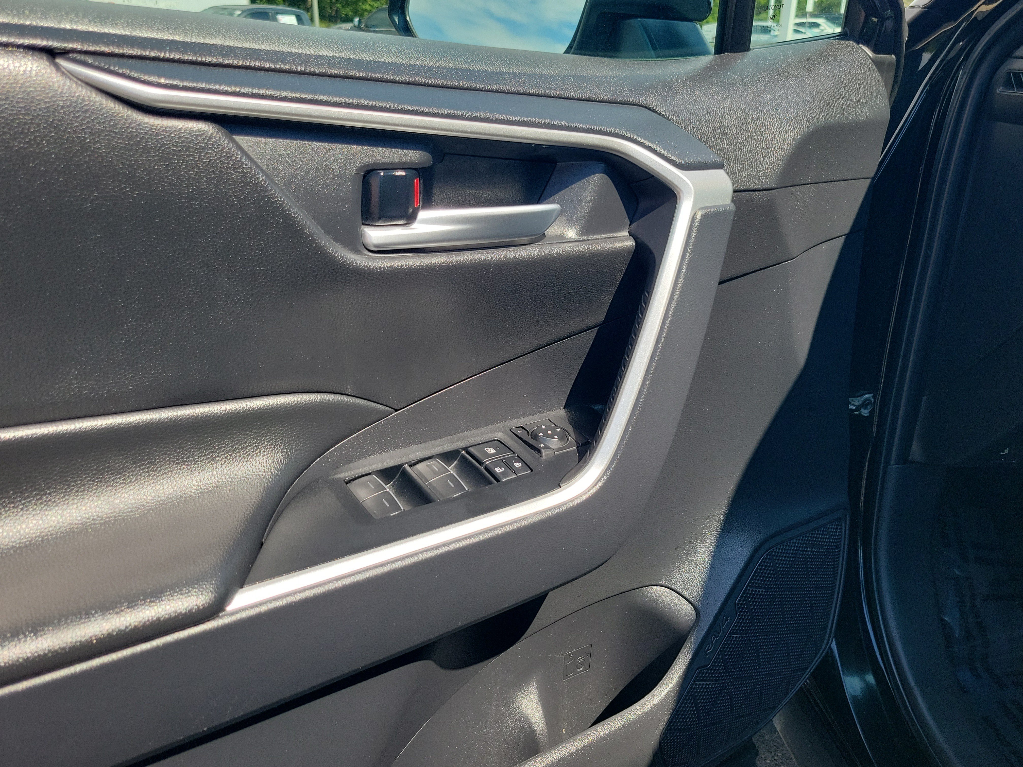Certified 2025 Toyota RAV4 XLE AWD/4WD image 19