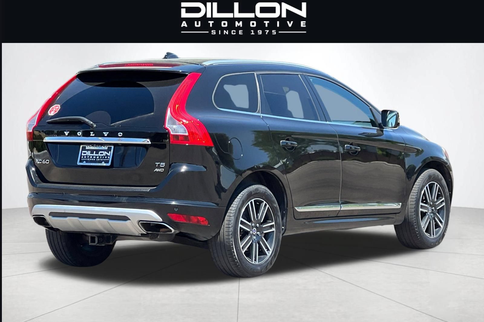 Used 2017 Volvo XC60 T5 Dynamic w/ Advanced Package AWD/4WD image 4