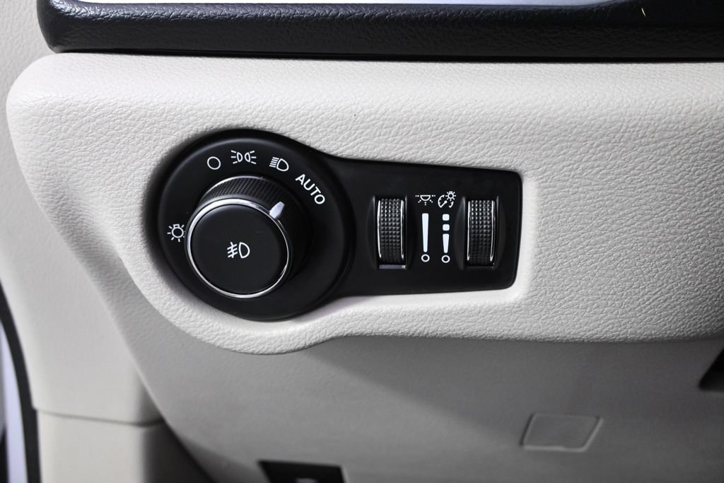 Used 2017 Chrysler Pacifica Touring-L Plus FWD image 25
