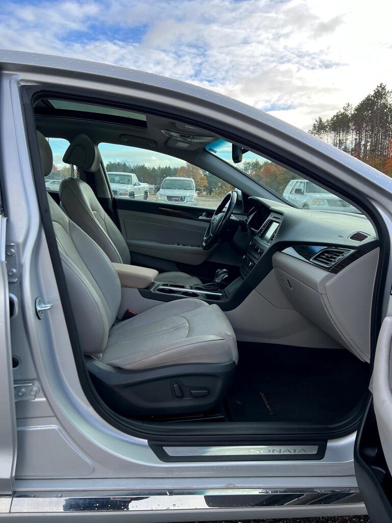 Used 2016 Hyundai Sonata Limited w/ Option Group 04 image 15