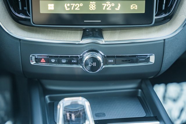 New 2026 Volvo XC60 B5 Core w/ Climate Package image 24