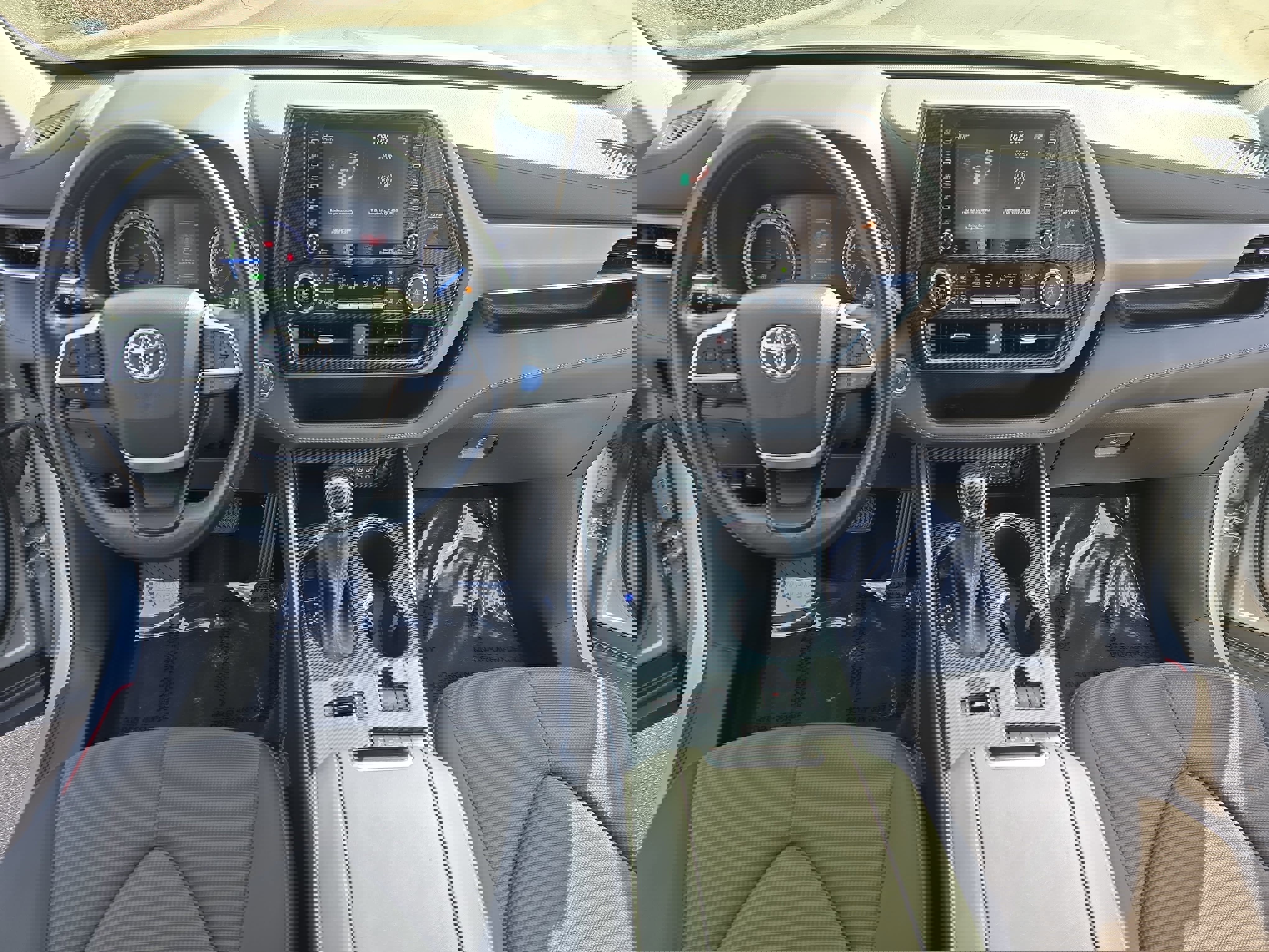 Used 2022 Toyota Highlander LE image 22