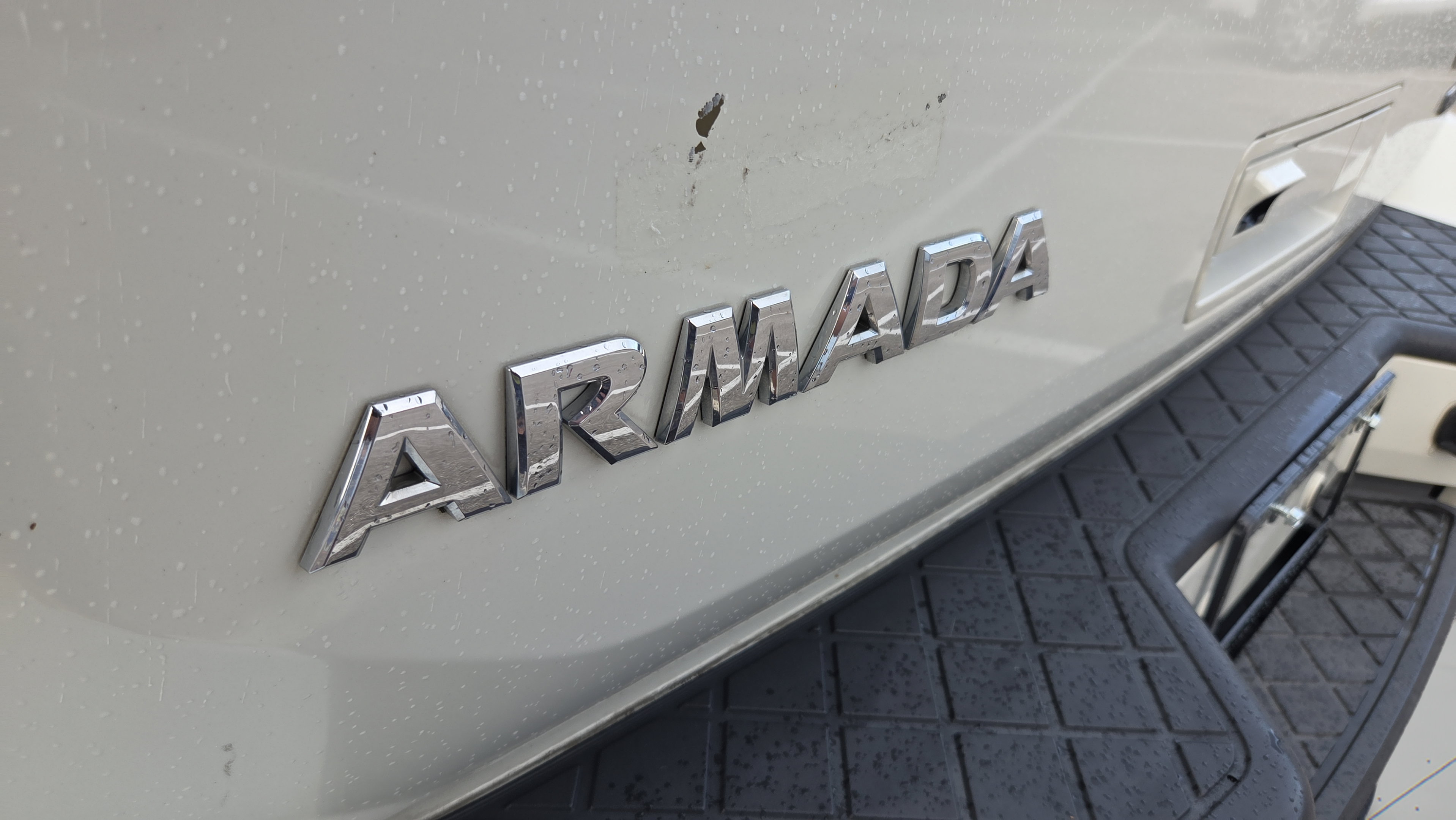 Used 2015 Nissan Armada Platinum w/ 2nd Row Captain Seat Package RWD image 33