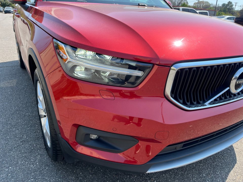 Used 2019 Volvo XC40 T4 Momentum image 26