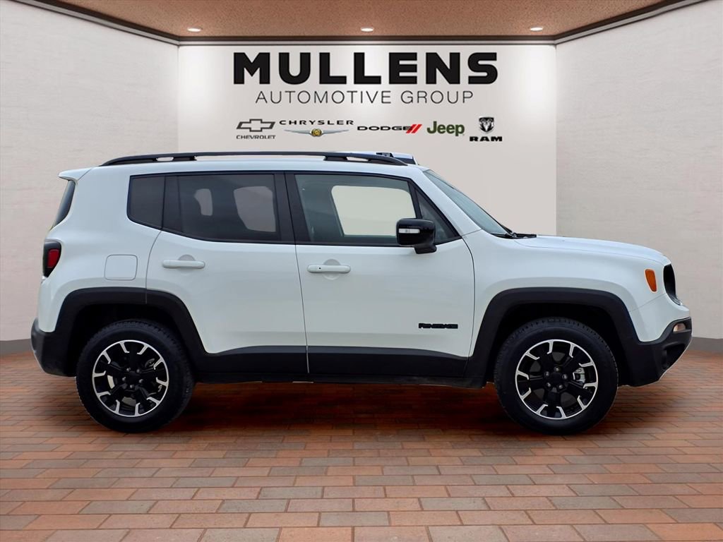 Used 2023 Jeep Renegade Latitude AWD/4WD image 4