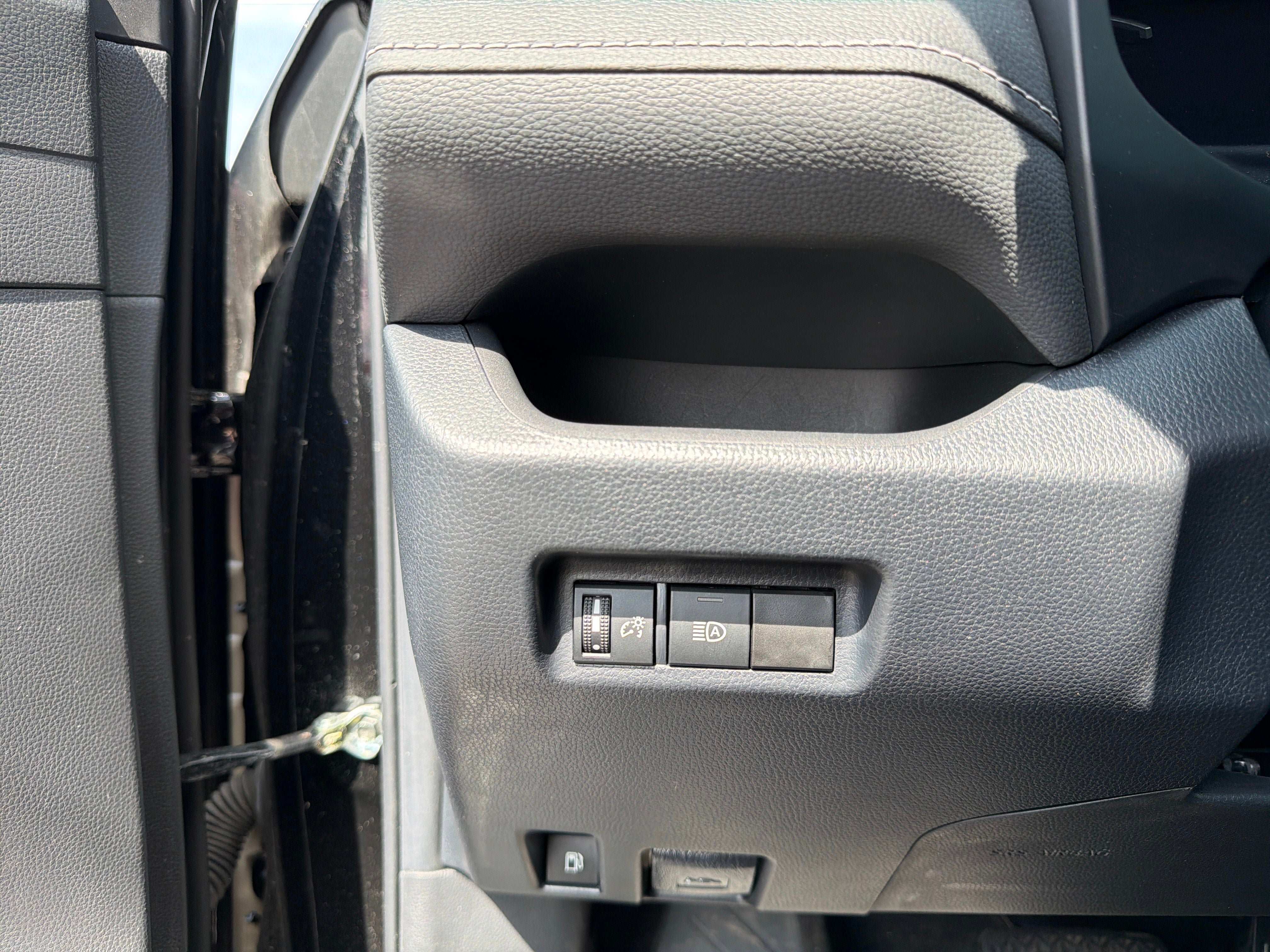 Used 2023 Toyota RAV4 AWD Hybrid image 17