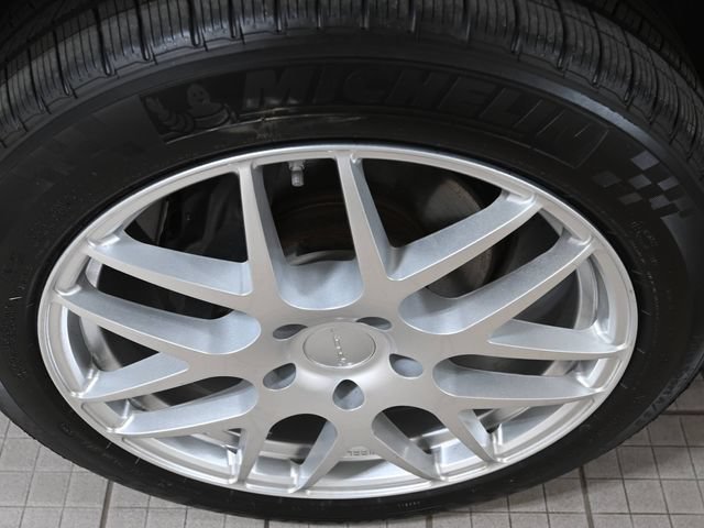 Used 2017 Volkswagen Touareg Sport AWD/4WD image 19