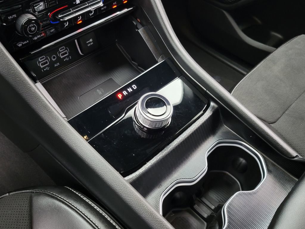 Used 2024 Jeep Grand Cherokee L Altitude RWD image 15