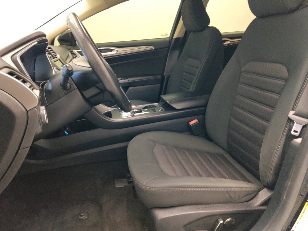 Used 2020 Ford Fusion SE FWD image 17