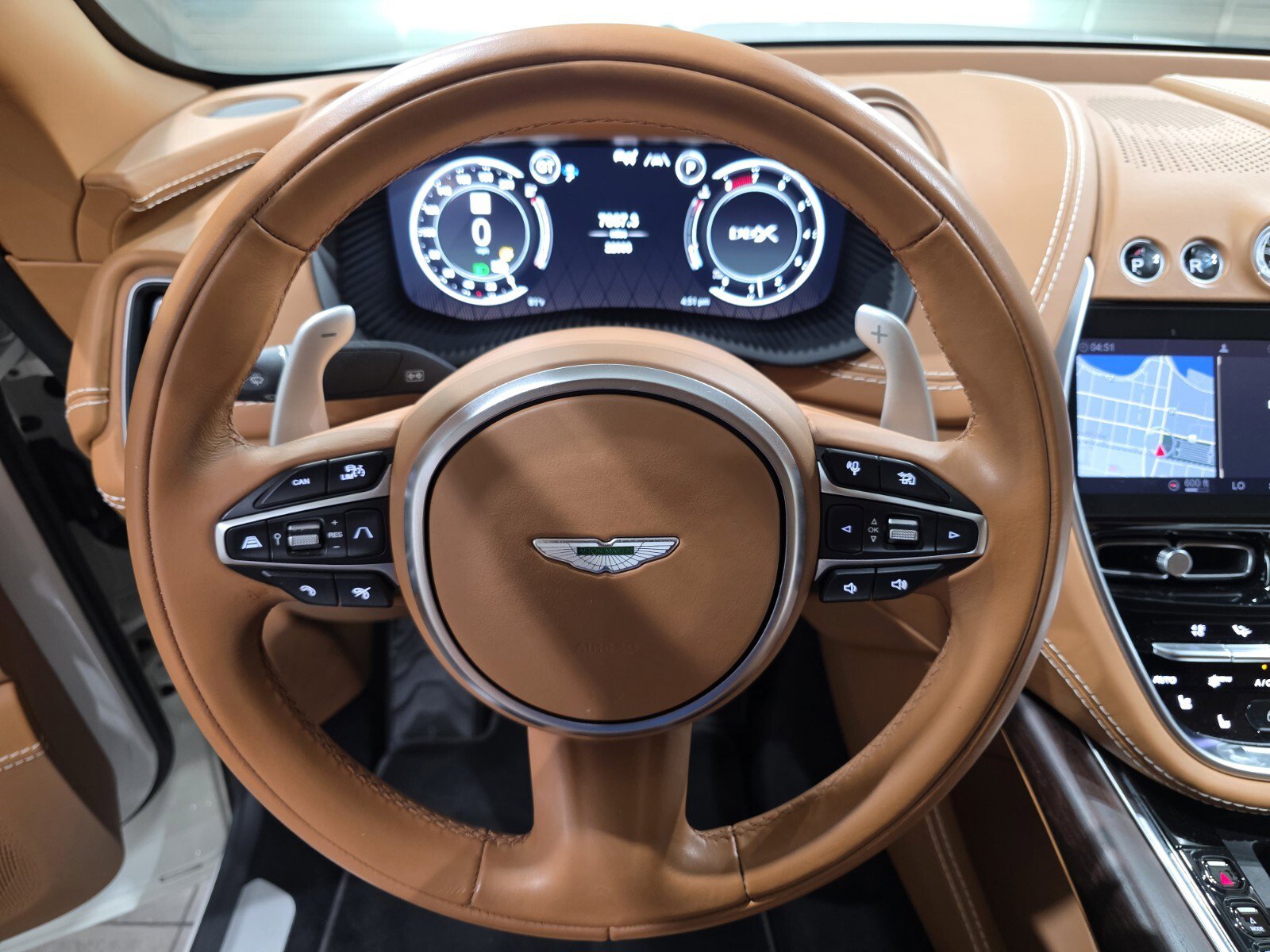 Used 2022 Aston Martin DBX AWD/4WD image 11