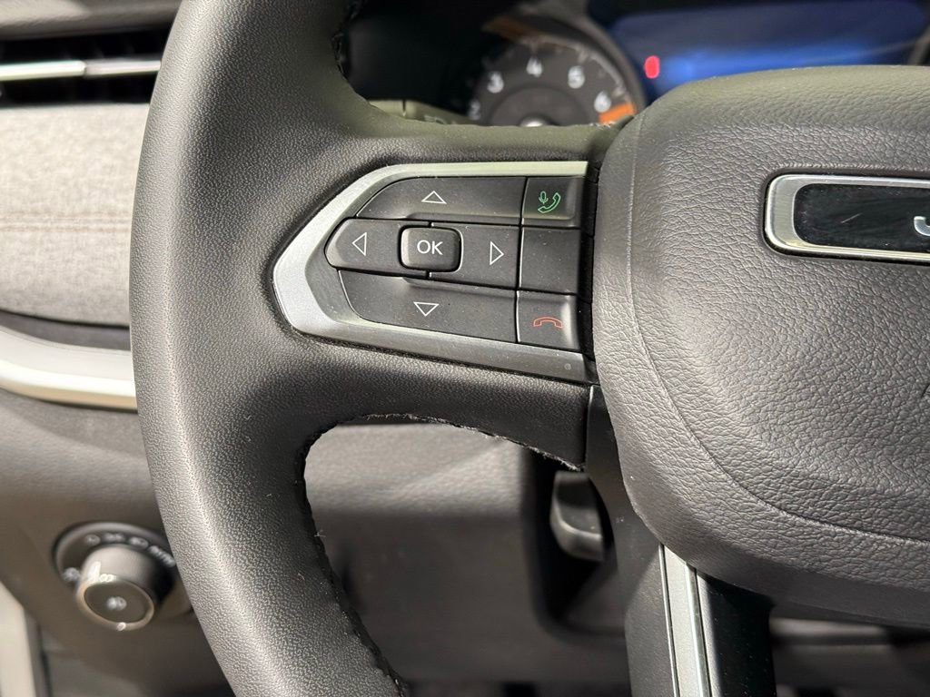 Used 2024 Jeep Compass Latitude image 23