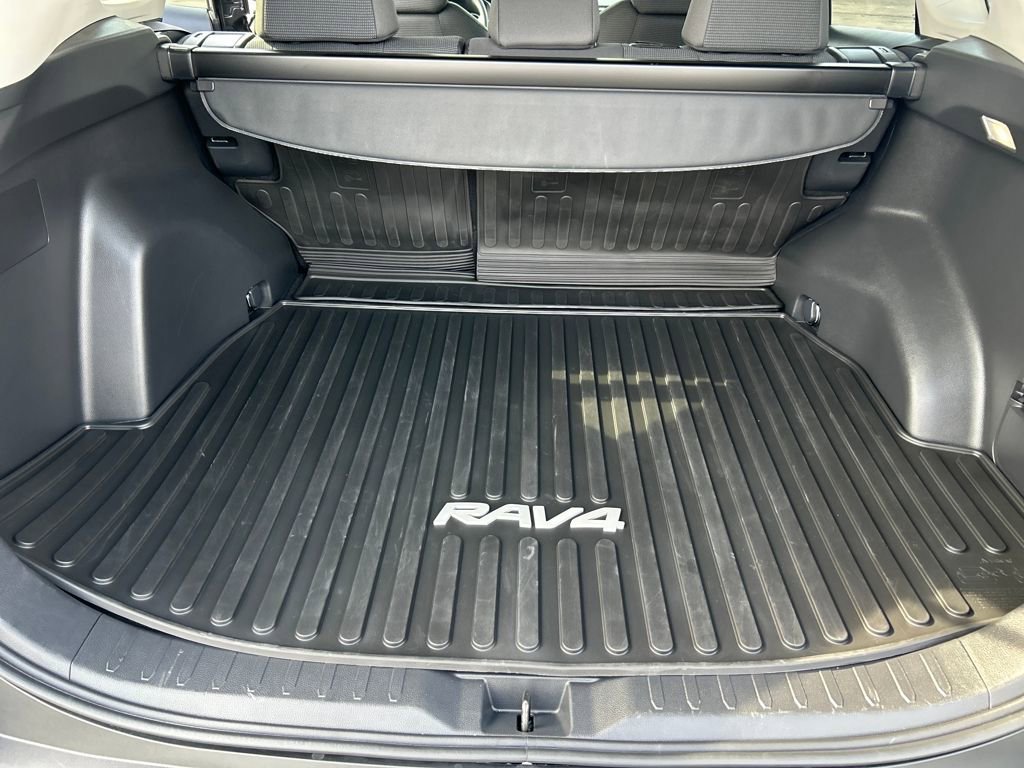 Certified 2025 Toyota RAV4 LE image 28