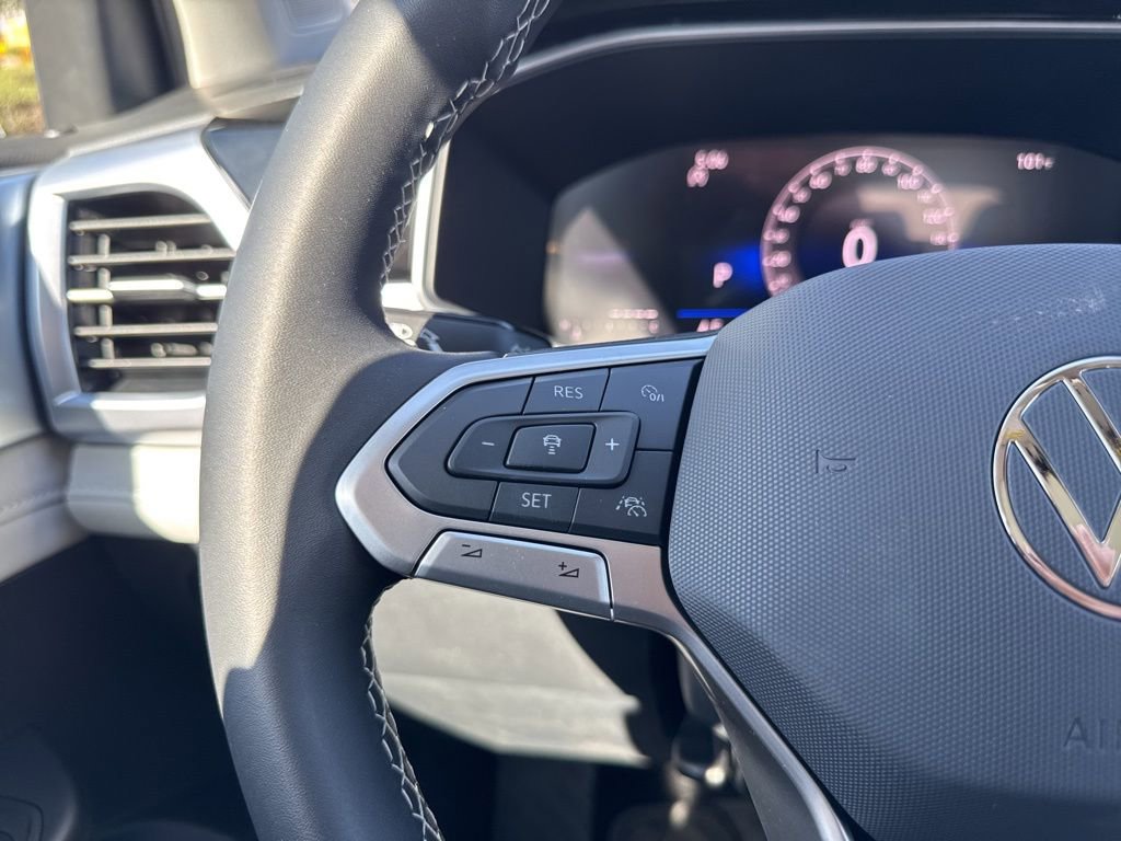 New 2025 Volkswagen Taos SE image 34