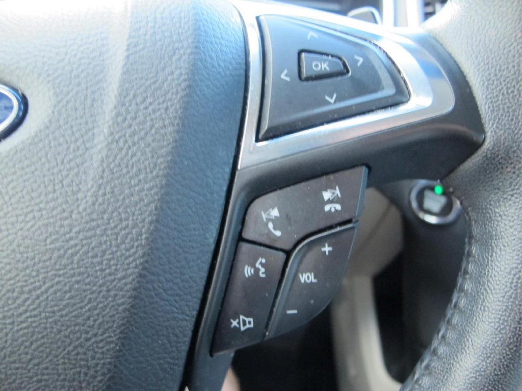 Used 2018 Ford Edge Titanium w/ Equipment Group 301A FWD image 18