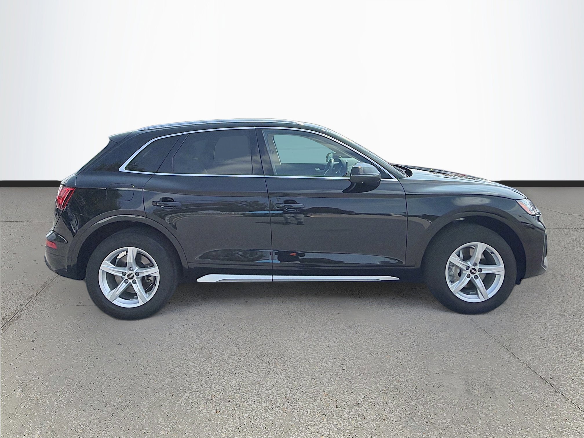 Used 2022 Audi Q5 2.0T Premium w/ Convenience Package image 4