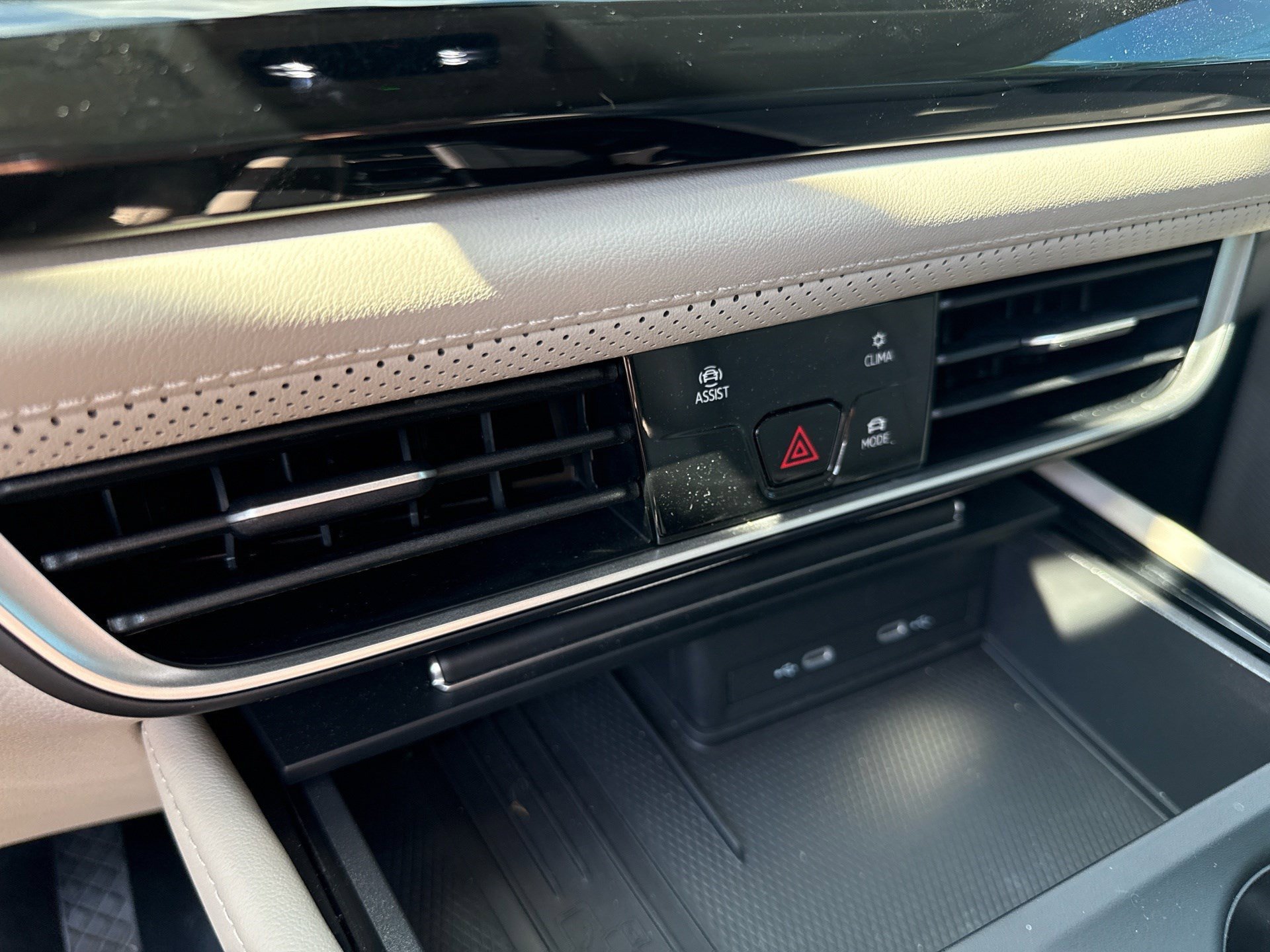 Used 2026 Volkswagen Atlas SE FWD image 17